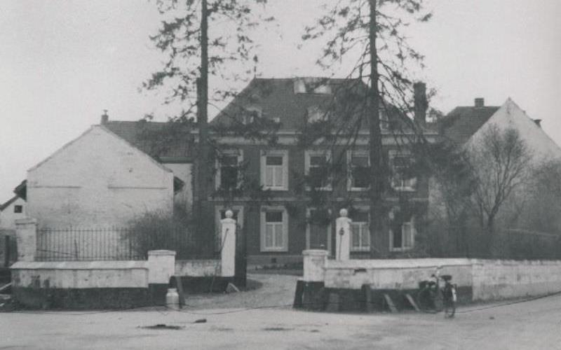 Het Pannenhuis rond 1900. Coll.&  RHCL te Maastricht