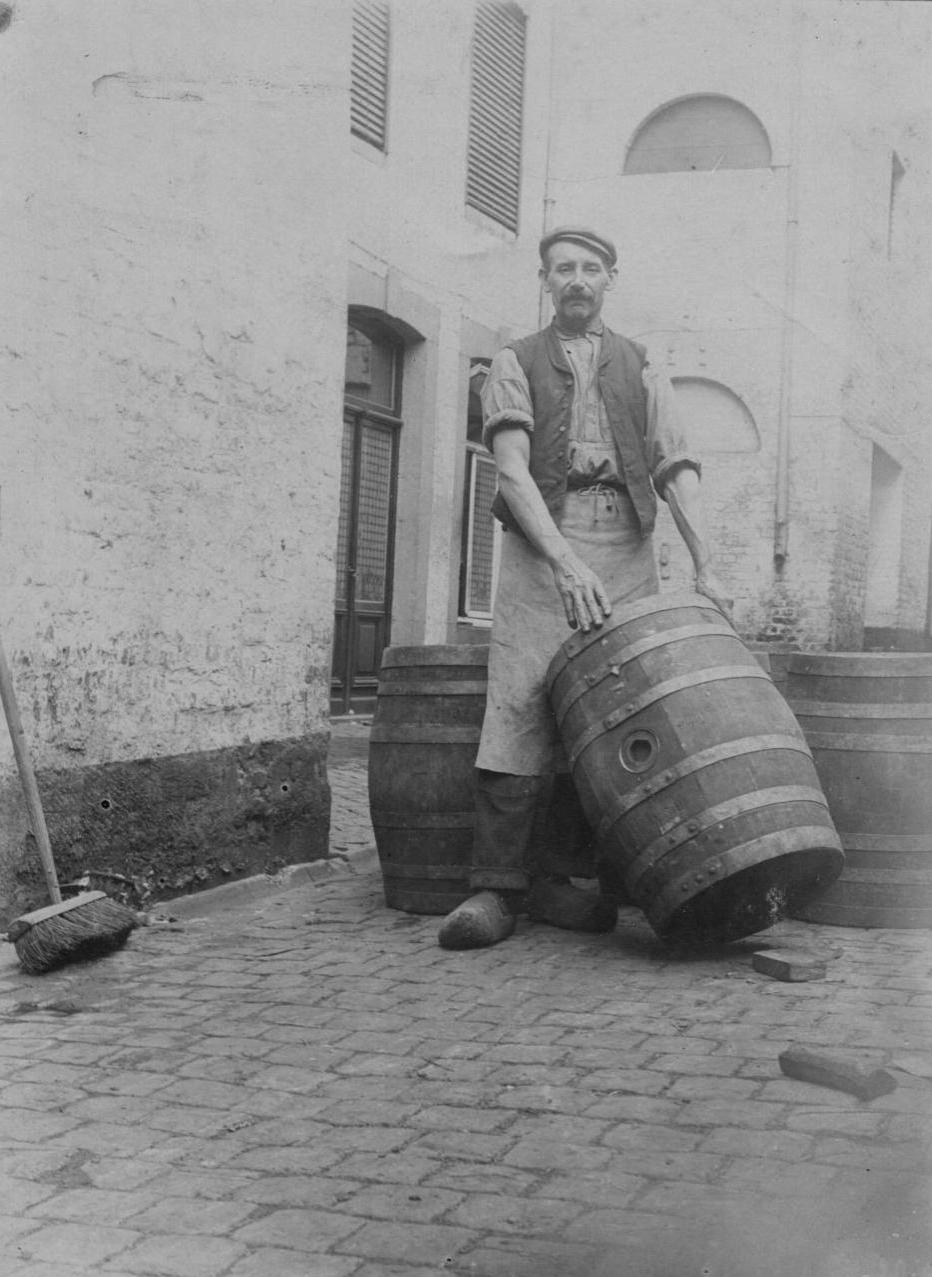 Schoonmaker in de brouwerij Eugne Marres.
8 september 1906