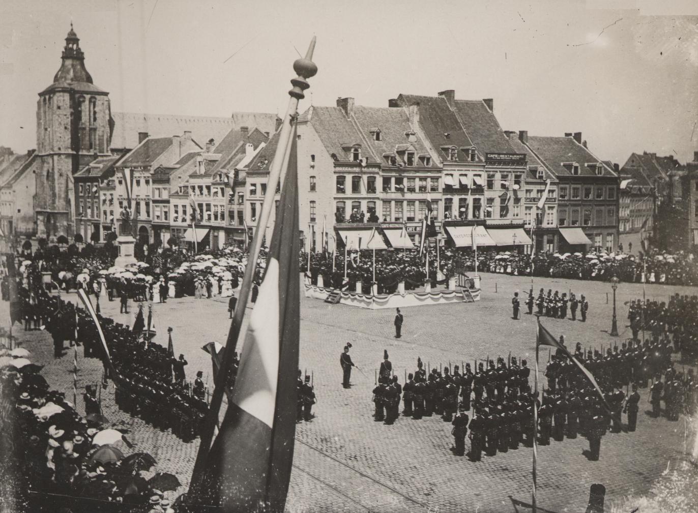 Parade van de Dienstdoende Schutterij van Maastricht.