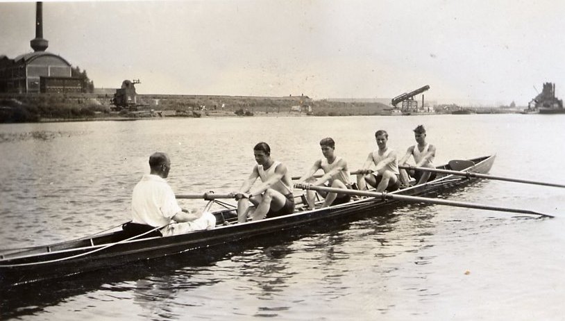 Marres vier, Rudy, Robert en Paul Marres en Maurice Hollman op de Maas in training in 1932